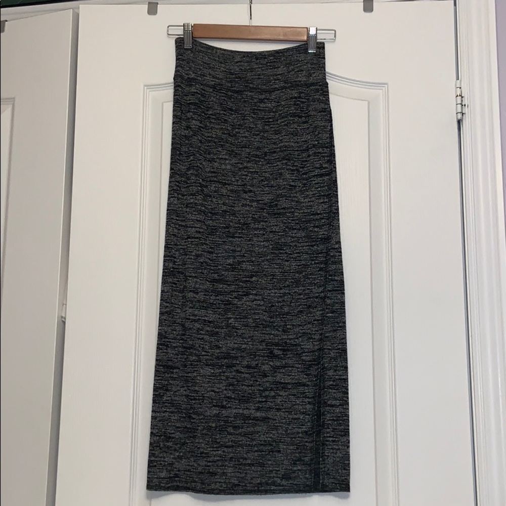 Aritzia Wilfred Free Shields Skirt